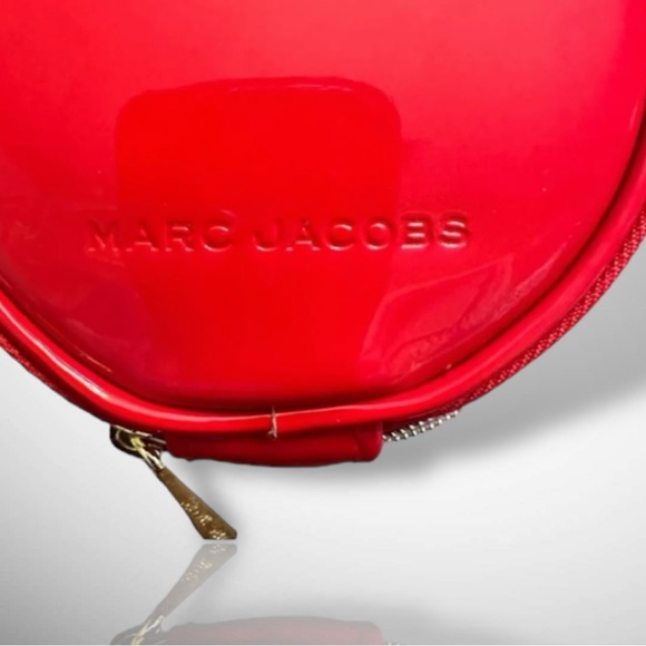 MARC JACOBS NIP🪢 RED L.E. PATENT LEATHER CROSSBODY BEAUTY BAG - Picture 6 of 9